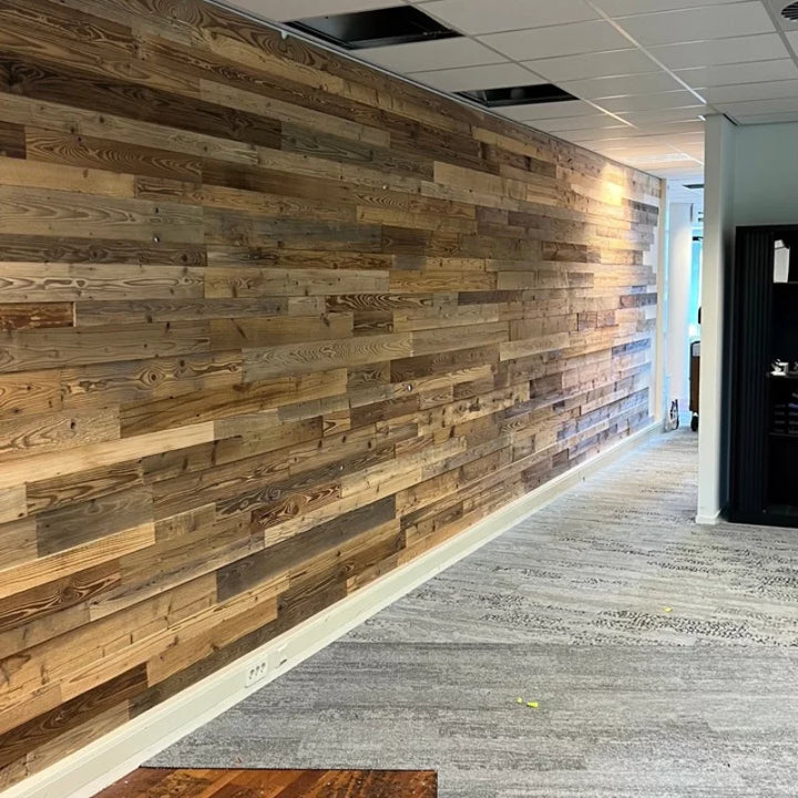 Barnwood wall bruin